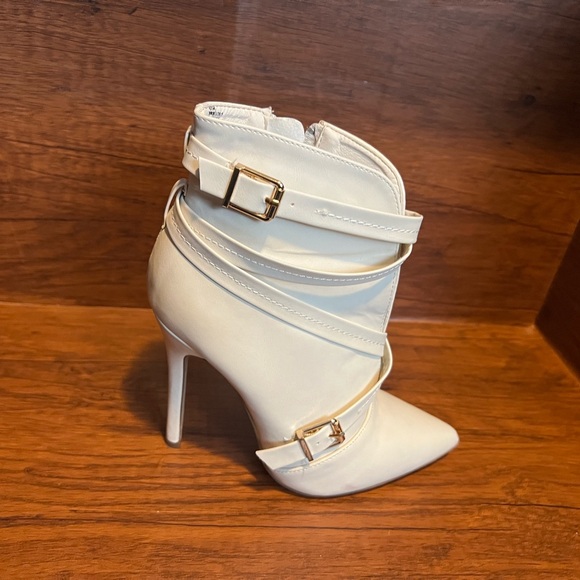 Chic White Heeled Booties - Picture 3 of 9